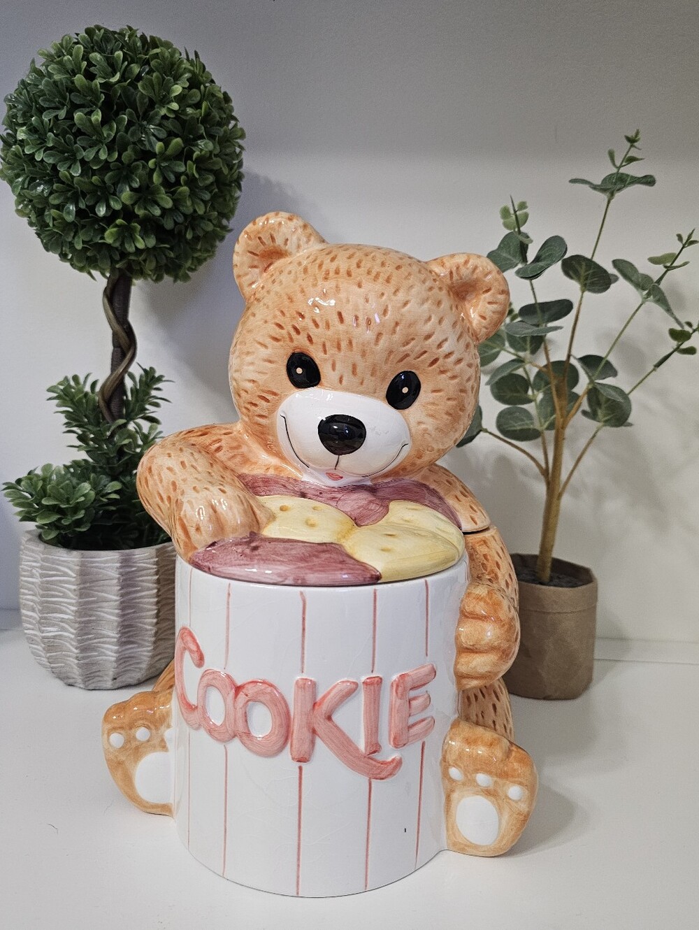 VINTAGE 1980s/90s  Ceramic Cookie Teddy Bear Jar Holding A Cookie Collectible.